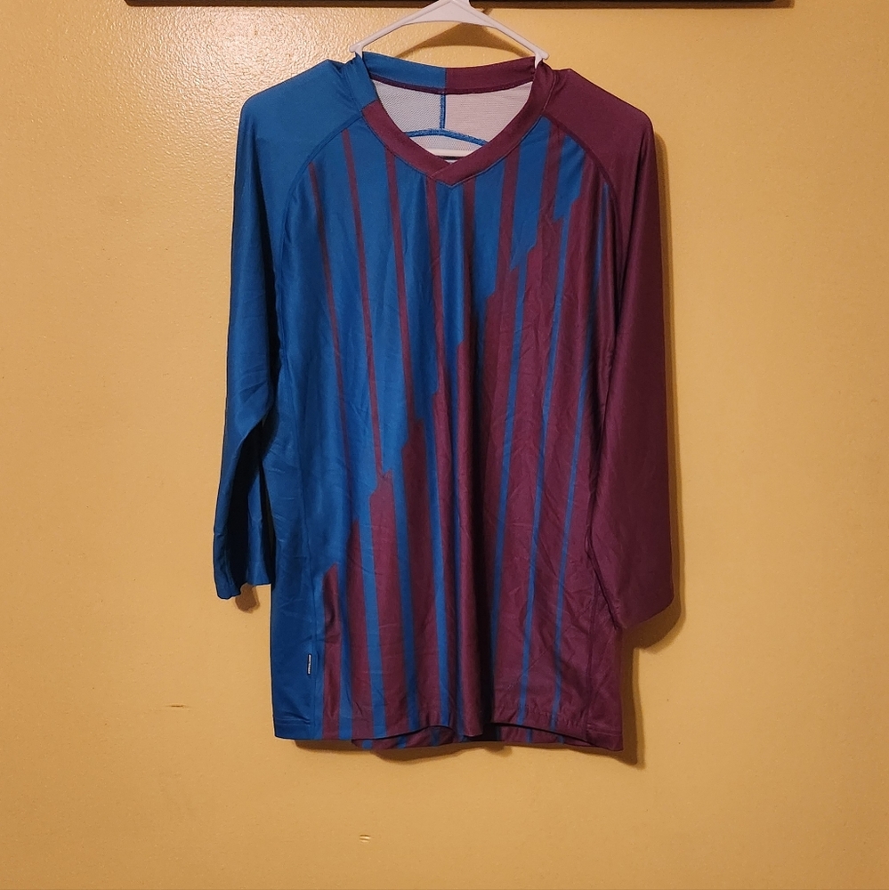Bontrager mens soccer shirt. Size small. Wears loose